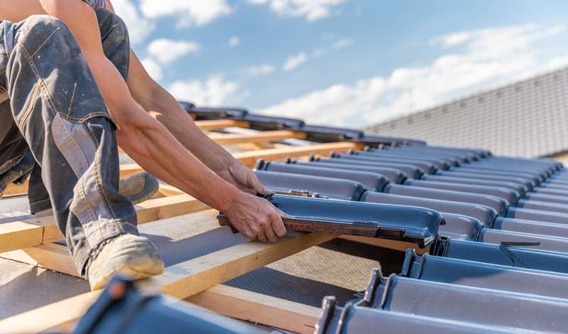 屋根の防水シートが破損した場合の対処法についてご紹介